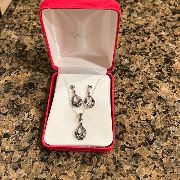 Sterling silver‎ necklace and earrings - Picture 1 of 9